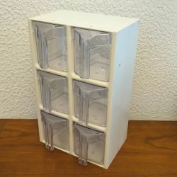 Petite armoire vintage avec tiroirs en plastique / bocaux de rangement pour la cuisine (Siematic)