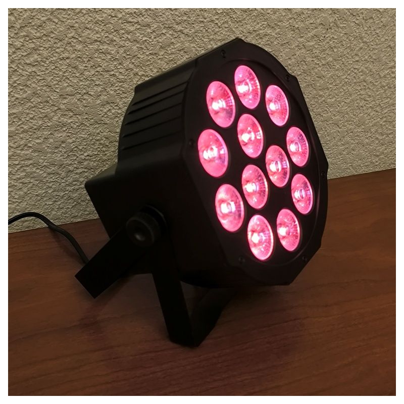 Projecteur Par 12 led rgbw avec télécommande 220volts