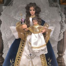  Vierge à l’Enfant sous globe (niche en bois)