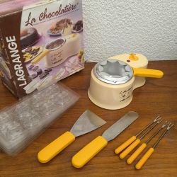 Chocolatiere lagrange avec moules chiffres et lettres