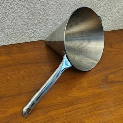 Chinois inox 23 cm – Passoire conique professionnelle