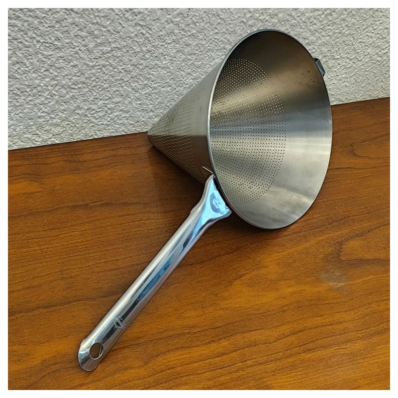 Chinois inox 23 cm – Passoire conique professionnelle