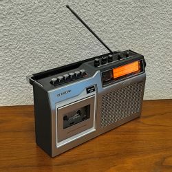Radio FM retro avec lecteur cassettes