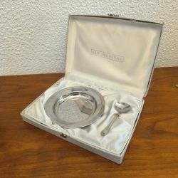 cadeau de naissance vintage : l'assiette bébé en métal argenté guy Degrenne