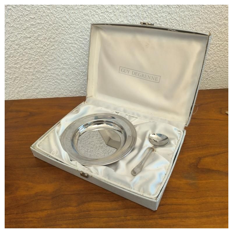 cadeau de naissance vintage : l'assiette bébé en métal argenté guy Degrenne