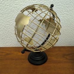 Globe terrestre en métal or et noir 35 cm / déco thème voyage