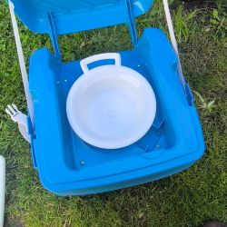Pot pour bebe 3 en 1 : pot, marche et rehausseur de chaise.