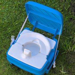 Pot pour bebe 3 en 1 : pot, marche et rehausseur de chaise.