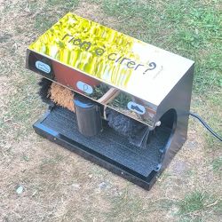 Machine à cirer / lustrer les chaussures
