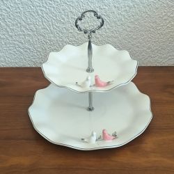 présentoir à gâteaux à deux étages 
