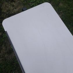 table médicale réglable en hauteur et inclinable
