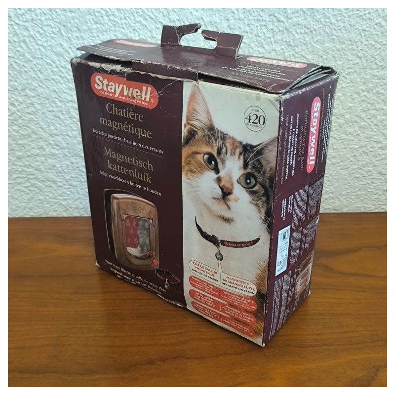Chatiere avec collier aimanté. Seul votre chat peut entrer staywell
