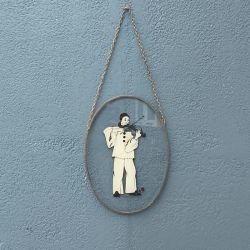 Suspension murale vintage Pierrot au violon sous verre, Années 80