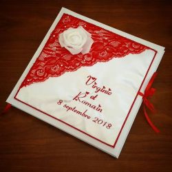livre d'or personnalisé pour un mariage avec roses et dentelle, avec vos prénoms brodés (thème et couleur au choix)