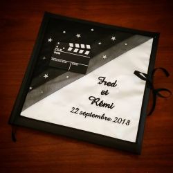 livre d'or personnalisé pour un mariage thème cinéma avec vos prénoms brodés (thème et couleur au choix)