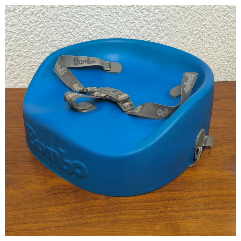 Réhausseur de chaise Bumbo bleu avec harnais