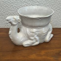 cache-pot / jardinière vintage en forme de dromadaire