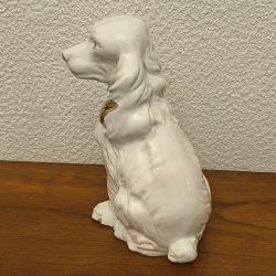 figurine chien en porcelaine blanche et dorée – style épagneul / King Charles