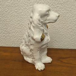 figurine chien en porcelaine blanche et dorée – style épagneul / King Charles