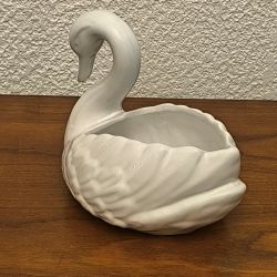 Ancien cache-pot / jardinière en forme de cygne