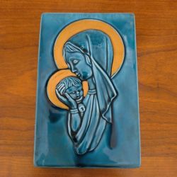 tableau en céramique (bas relief) religieuse vintage – Vierge à l’Enfant
