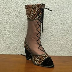 Lampe d’ambiance originale en forme de bottine à lacets – Léopard