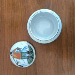 Boîte à pilules / Bonbonnière vintage en Porcelaine de Limoges – Décor Mousquetaire