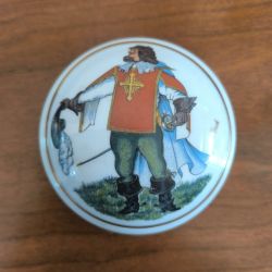 Boîte à pilules / Bonbonnière vintage en Porcelaine de Limoges – Décor Mousquetaire