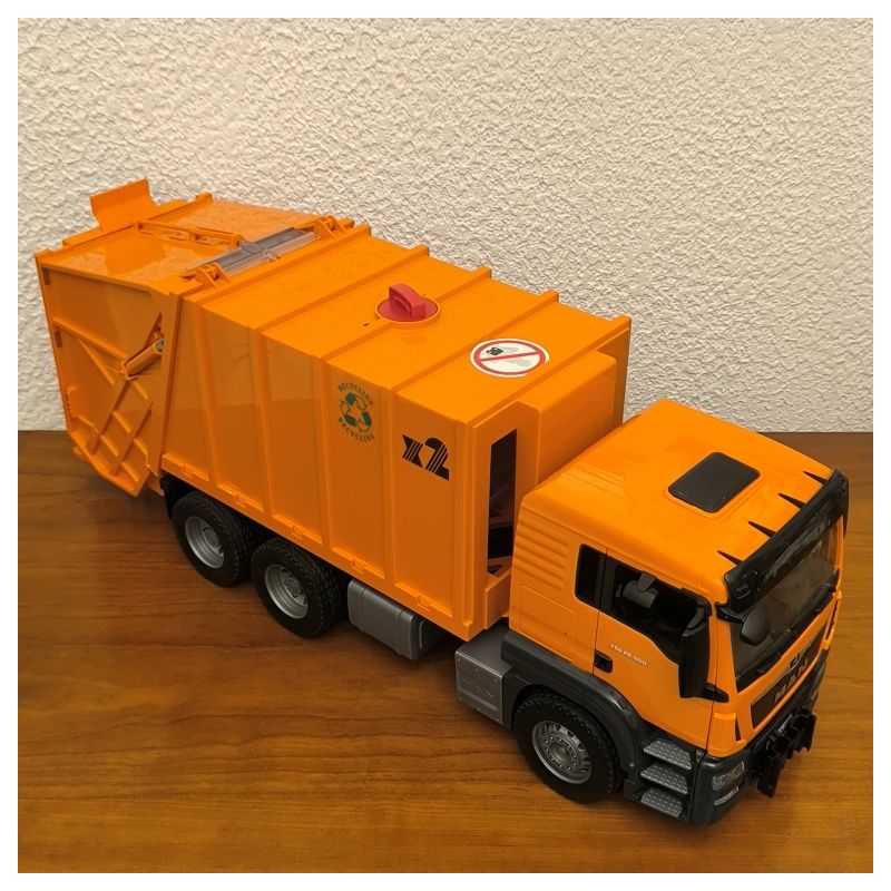Jouet Camion poubelle XXL orange bruder Man TGS