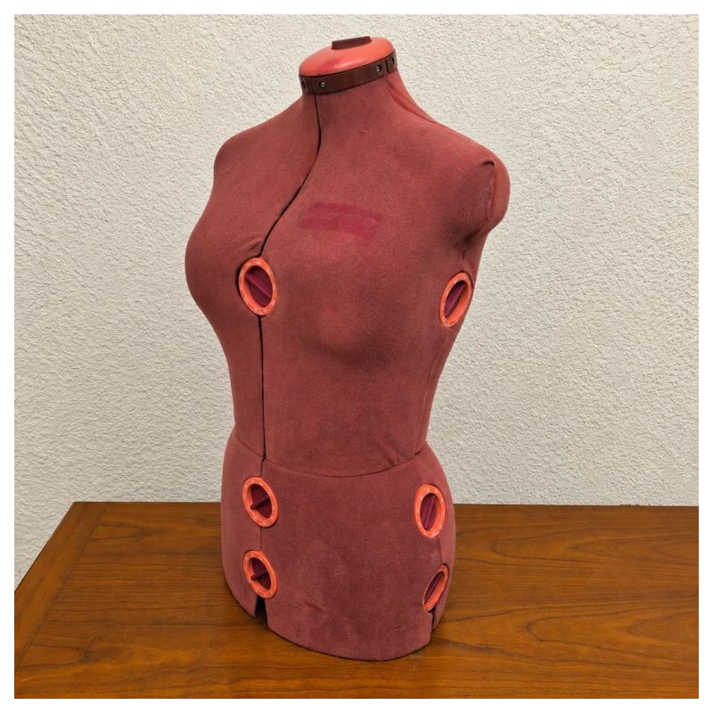Mannequin à couture reglable
