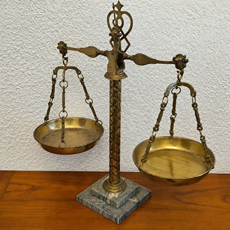 ancienne balance d'apothicaire / objet décoratif