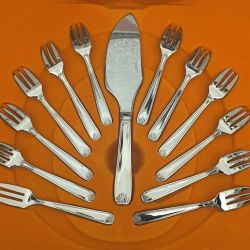 Service à gâteaux de 14 pièces en inox massif  Guy Degrenne
