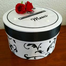 Tirelire ronde personnalisée pour votre mariage avec arabesques avec vos prénoms et la date de votre mariage