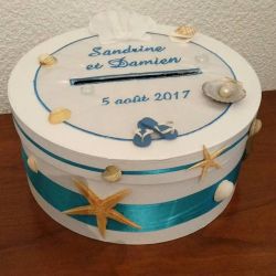 Tirelire ronde personnalisée pour votre mariage : thème la mer, la plage avec vos prénoms et la date de votre mariage