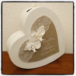 Tirelire personnalisée coeur pour votre mariage en lin avec vos prénoms et la date de votre mariage