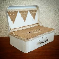 Tirelire personnalisée en forme de valise pour votre mariage thème champêtre avec vos prénoms et la date de votre mariage