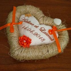 Coussin de mariage / porte-alliances personnalisé brodé avec les prénoms des futurs mariés- Coloris et thème du mariage au choix