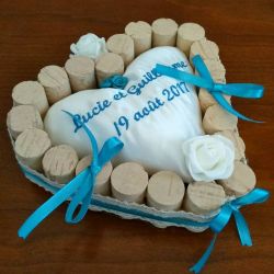Coussin de mariage / porte-alliances personnalisé, réalisé avec des bouchons, brodé avec les prénoms des futurs mariés- Coloris 