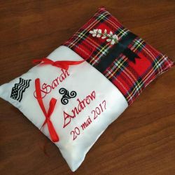Coussin de mariage / porte-alliances personnalisé, pour un mariage écossais, brodé avec les prénoms des futurs mariés- Coloris e