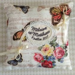 Coussin de mariage / porte-alliances personnalisé : le shabby chic, brodé avec les prénoms des futurs mariés- Coloris et thème d