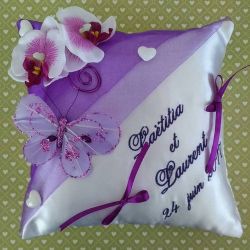 Coussin de mariage / porte-alliances personnalisé brodé avec les prénoms des futurs mariés- Coloris et thème du mariage au choix