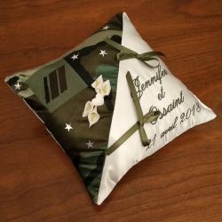 porte-alliances pour un mariage militaire